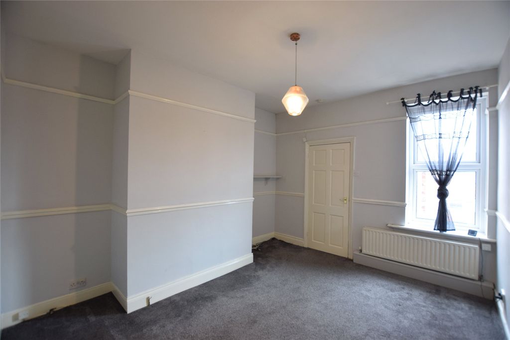 Property photo 3 of 7 Living Room