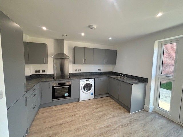 Property photo 3 of 10 Kitchen