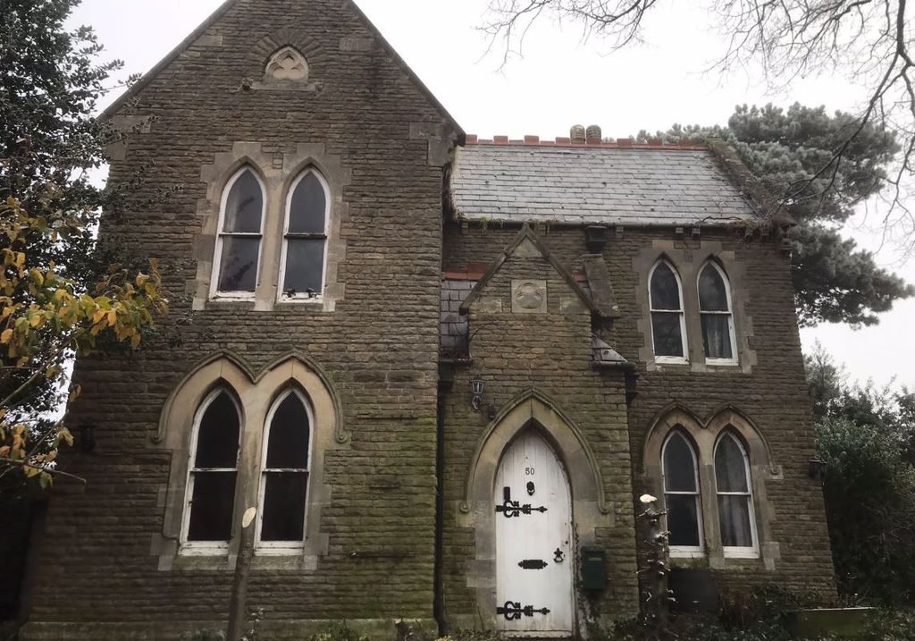 Property photo 1 of 32