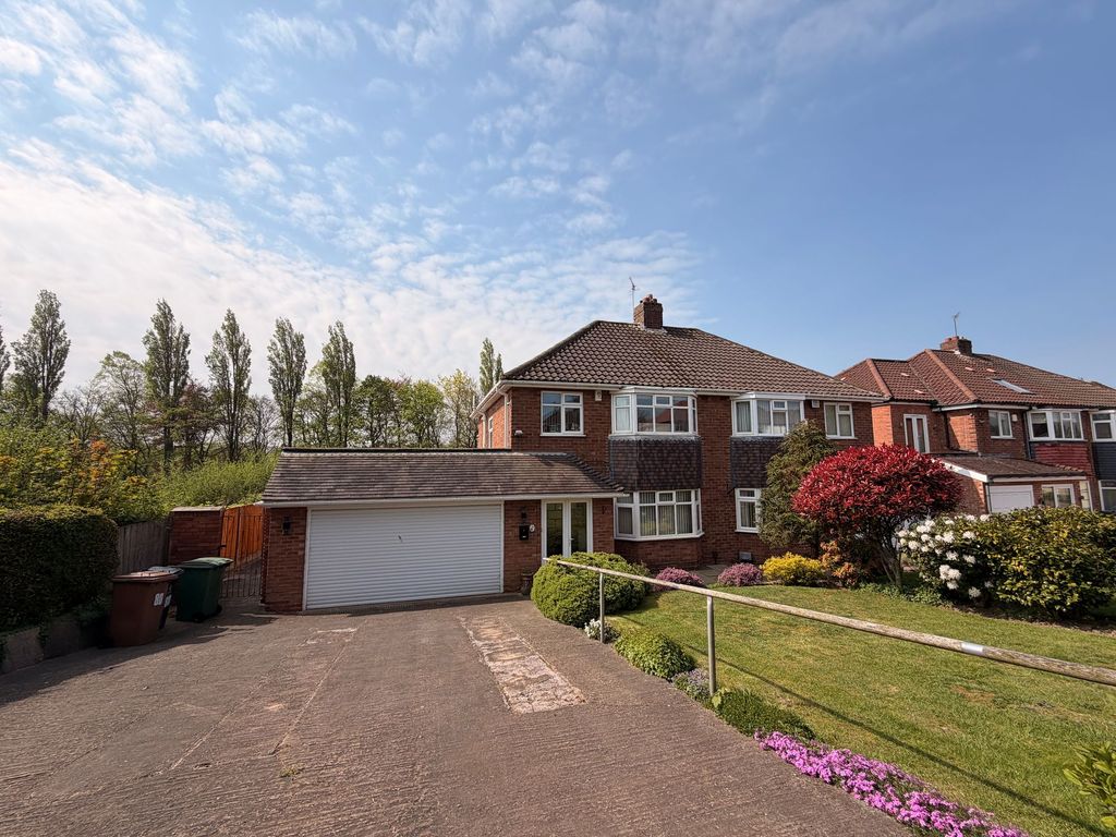 Property photo 1 of 32