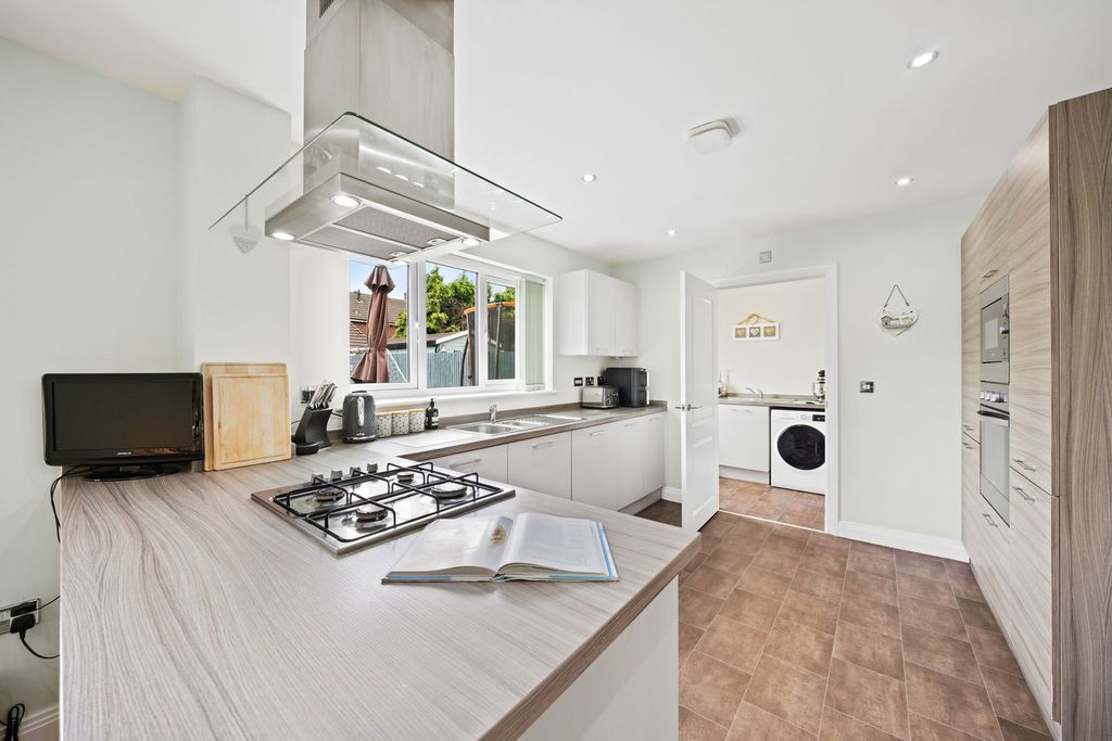 Property photo 1 of 24