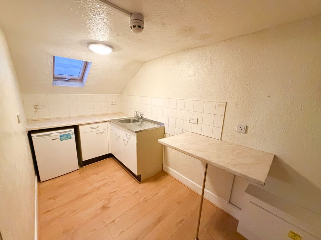 Property photo 3 of 6 Eastern Rd Rm1