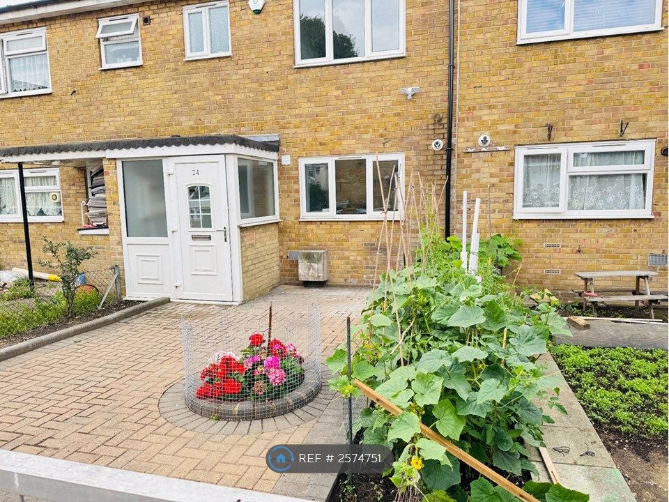 Property photo 1 of 26 Front Garden
