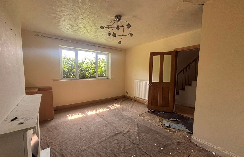 Property photo 2 of 9