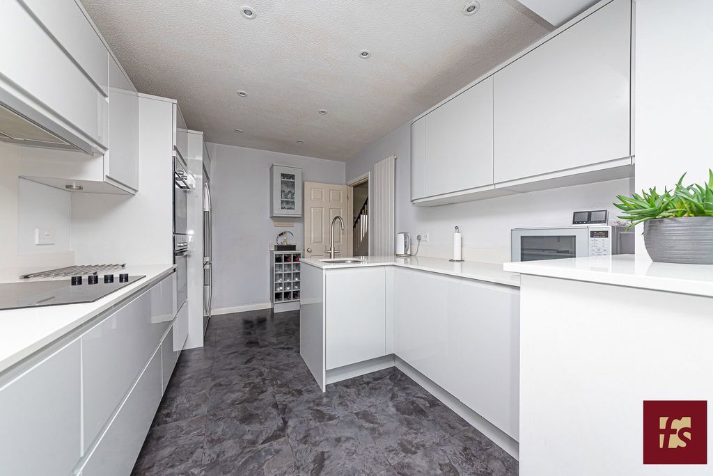 Additional image 13 of 4 bed detached house for saleChaucer Road, Crowthorne, Berkshire RG45
