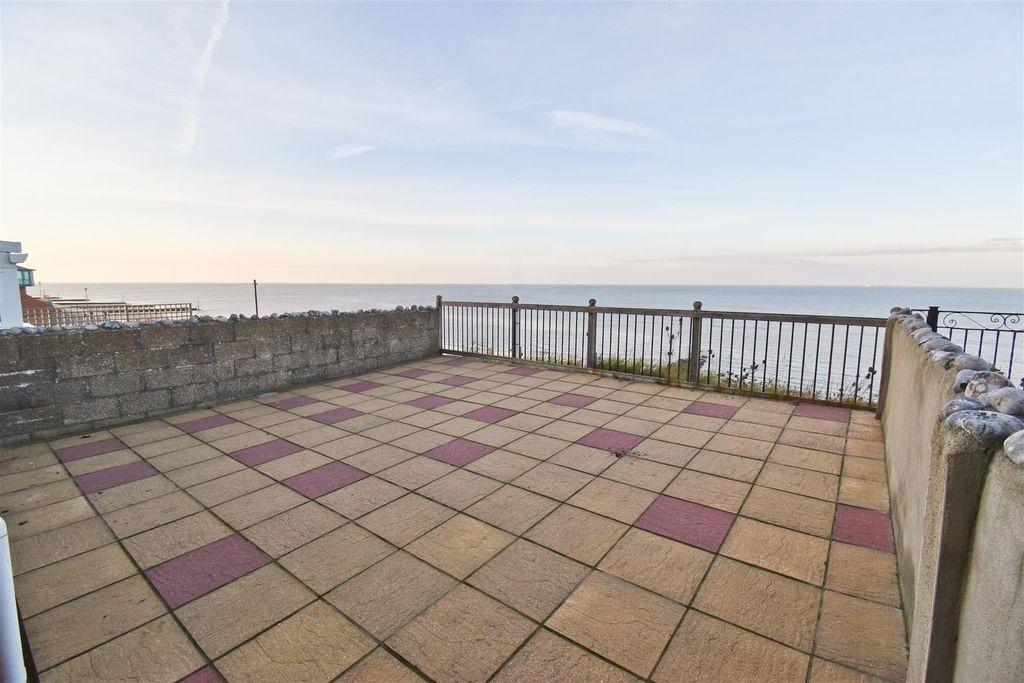 Property photo 3 of 25 Patio.Jpg