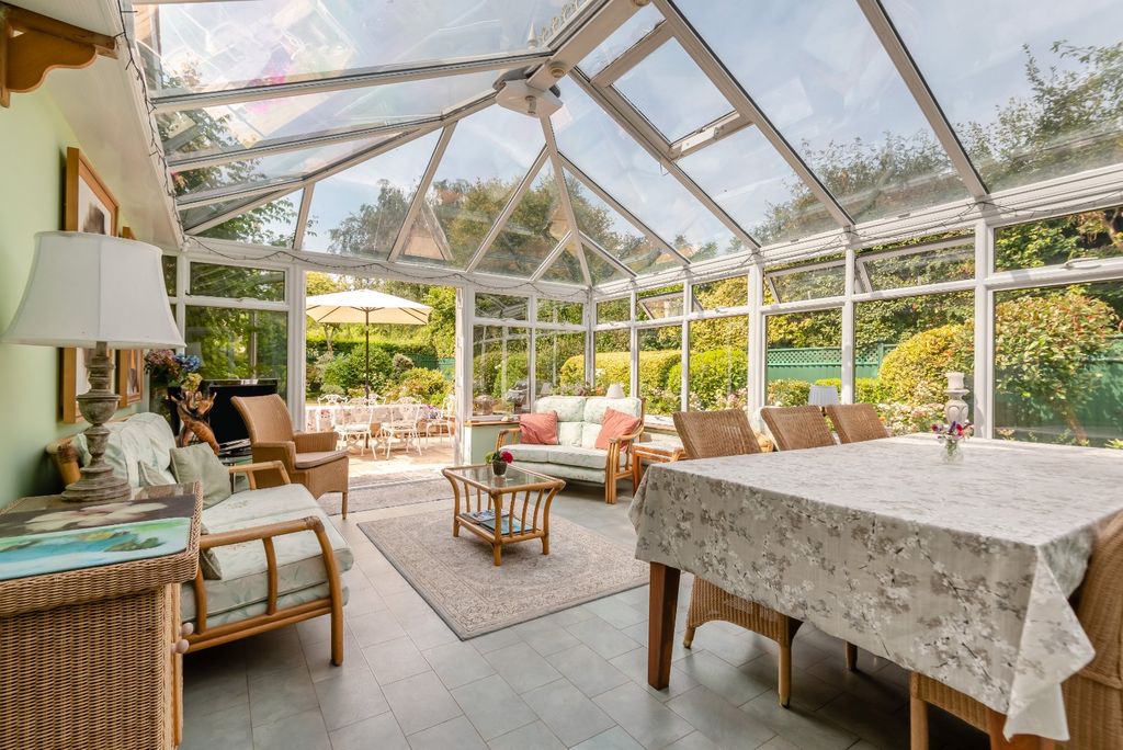Property photo 2 of 23 Garden Room