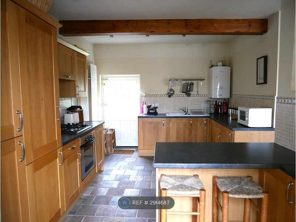 Property photo 3 of 9 Kitchen Breakfast Bar