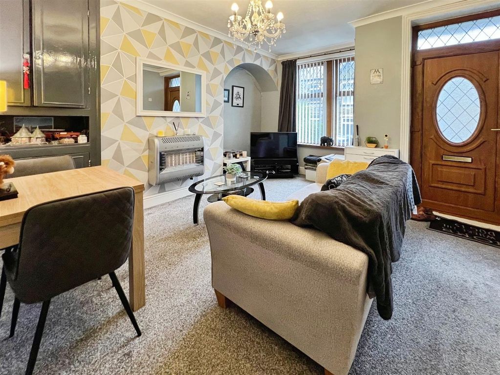 Property photo 2 of 16 Lounge