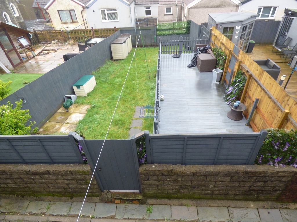 Property photo 2 of 16 Front Garden