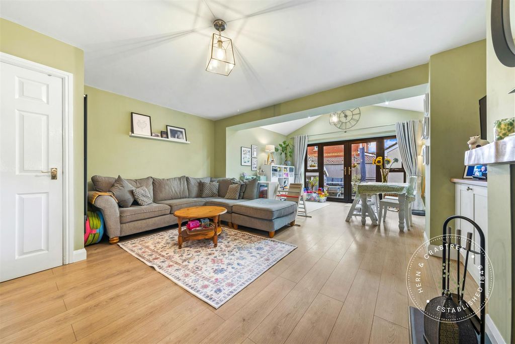 Property photo 3 of 35 Wyncliffe-Gardens-02.Jpg