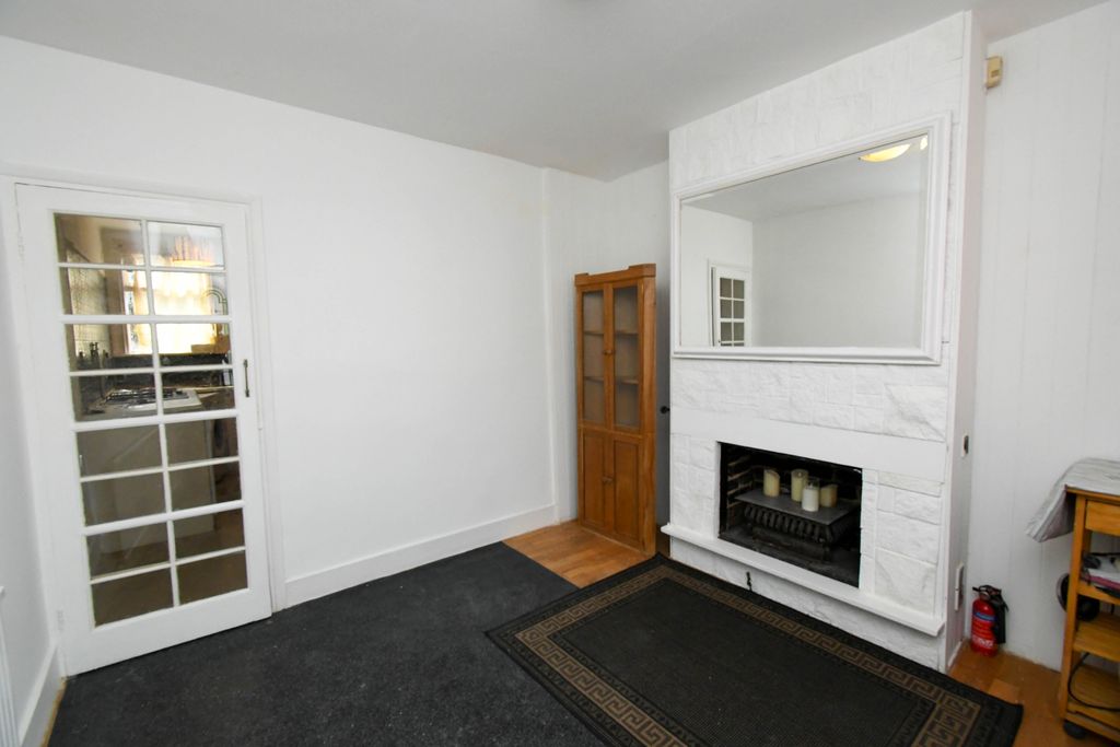 Property photo 2 of 40