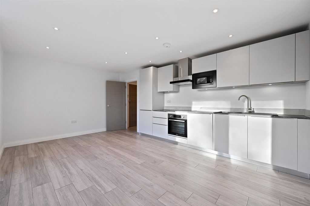 Property photo 1 of 6 Kitchen.Jpg