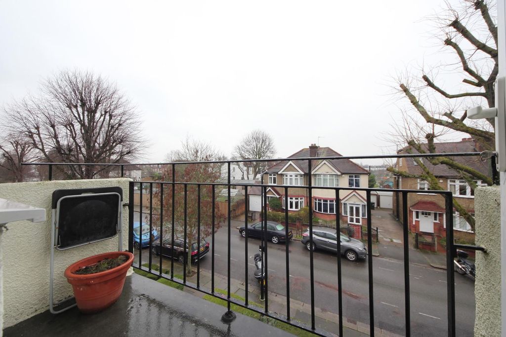 Property photo 3 of 9 Gv- 116 Clitherow Ave (16).Jpg