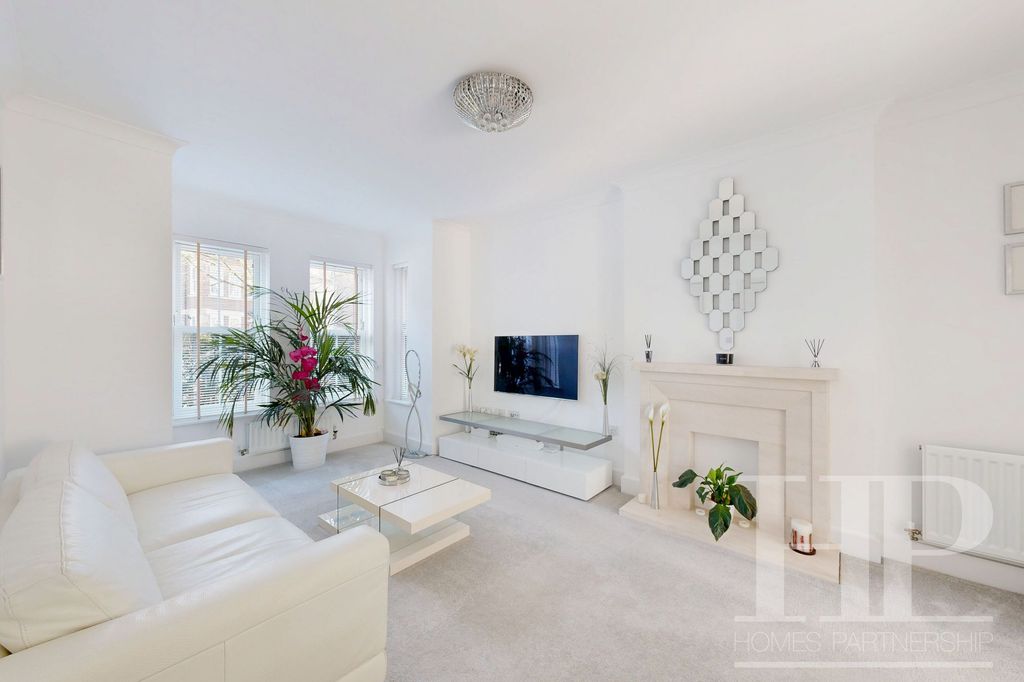 Property photo 3 of 26