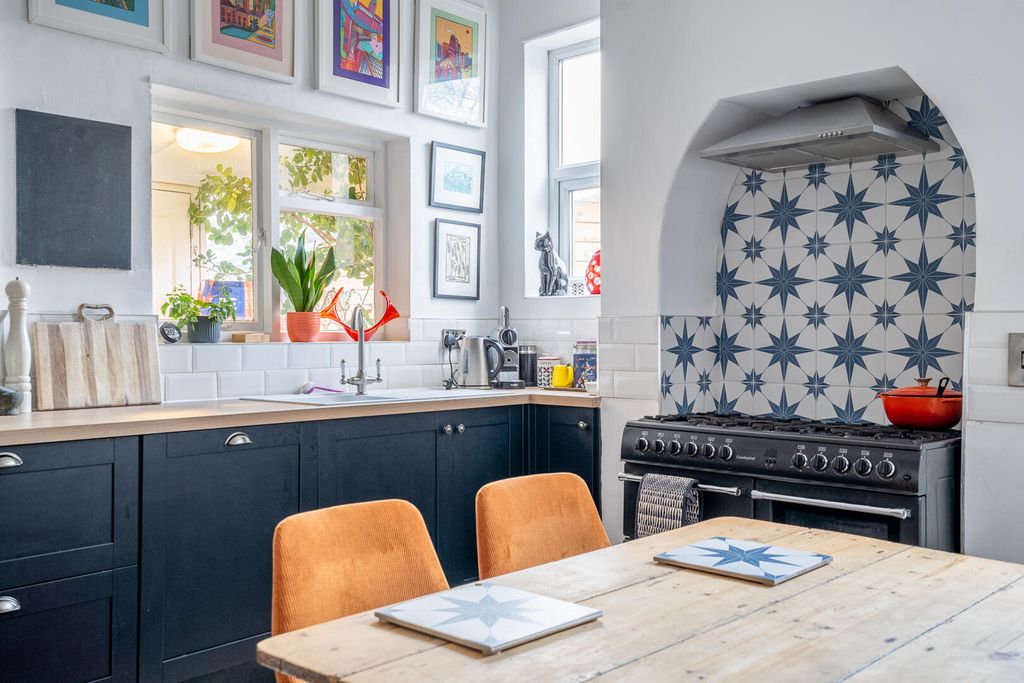 Property photo 3 of 20 Kitchen