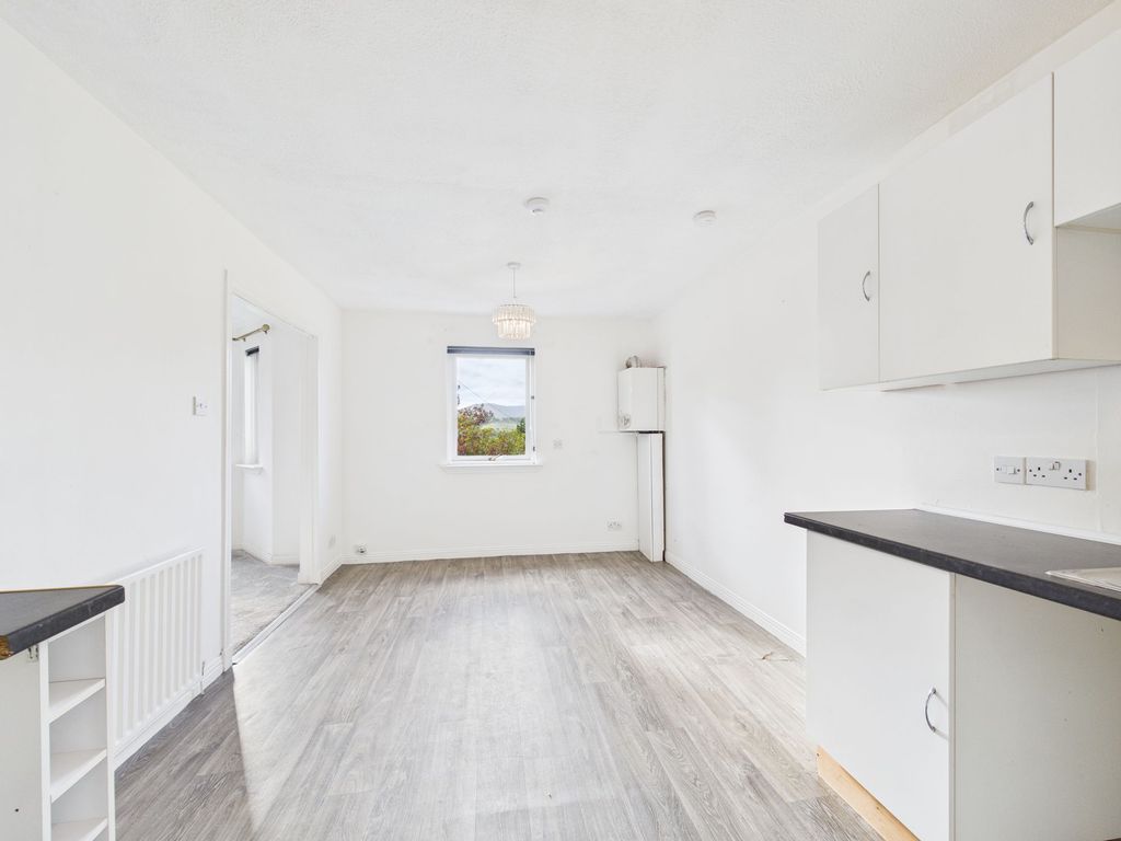 Property photo 3 of 12 Kitchen/Dining