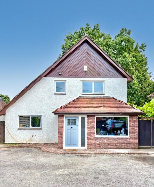 Property photo 1 of 35 Gated Spacious Family Home With Stunning Large Garden