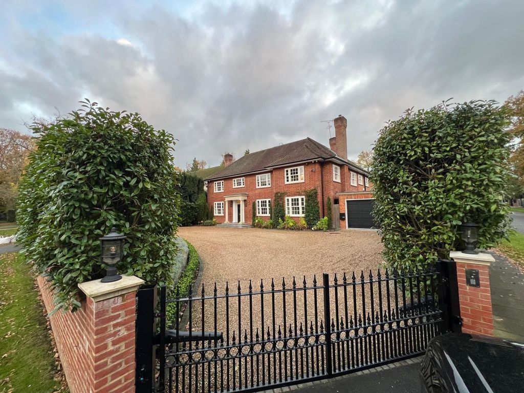 Property photo 2 of 28