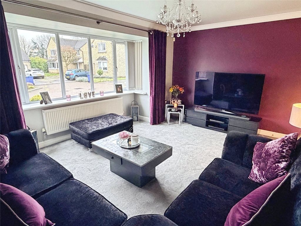 Property photo 3 of 21 Lounge