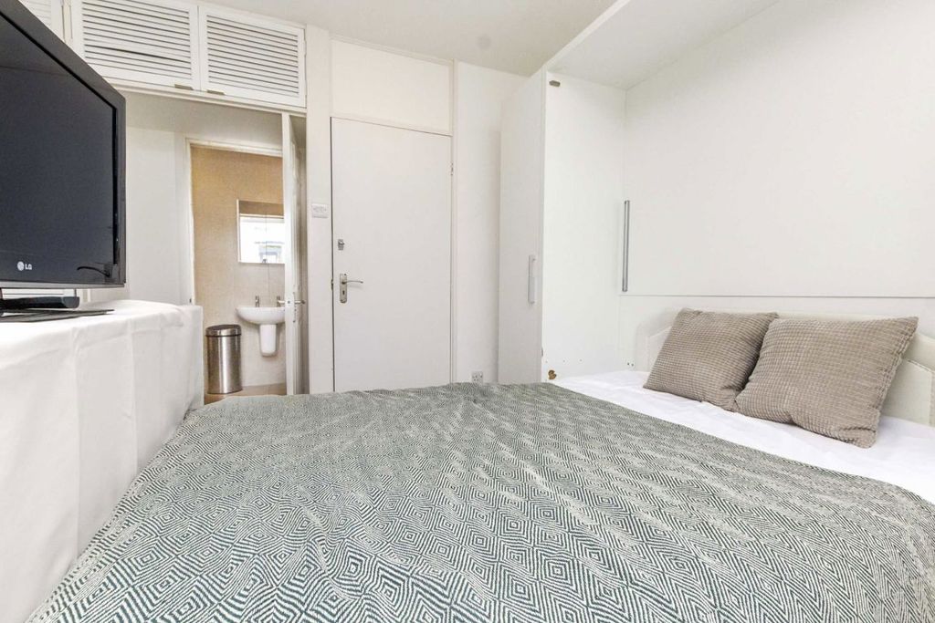 Property photo 3 of 4