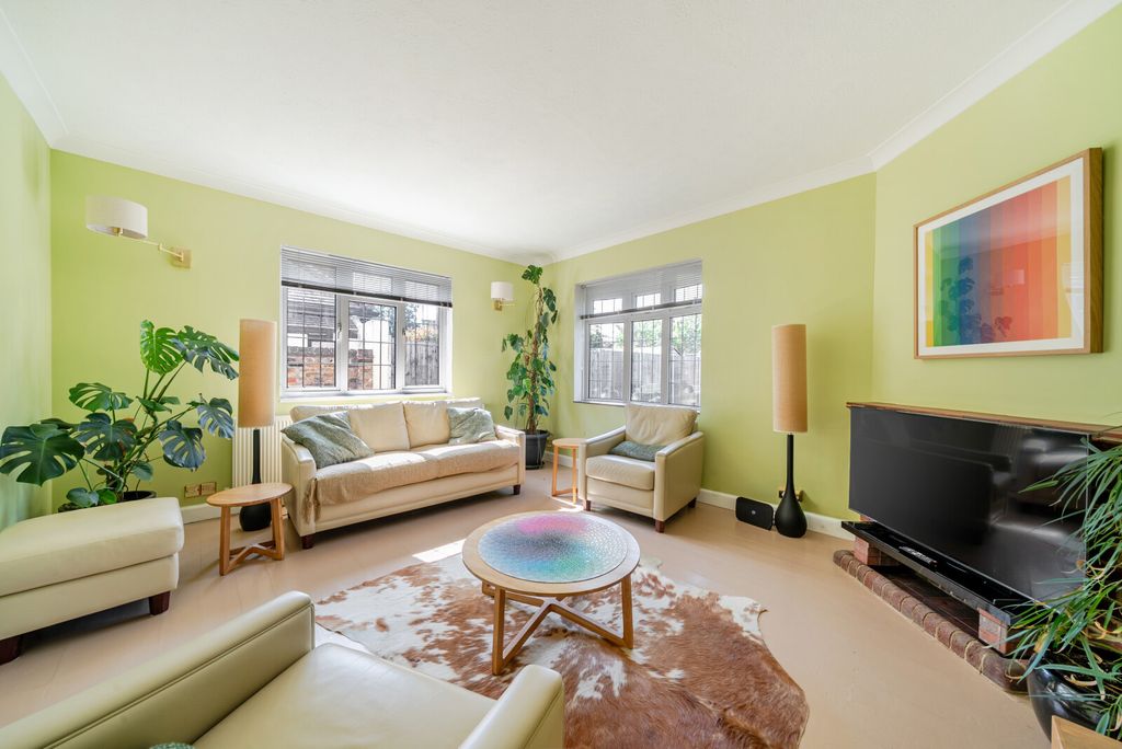 Property photo 2 of 19 1482642-12-6A3ba5...