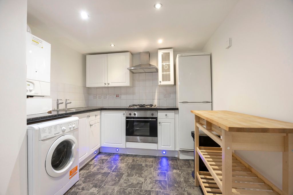 Property photo 1 of 6 Gloucester Place-07