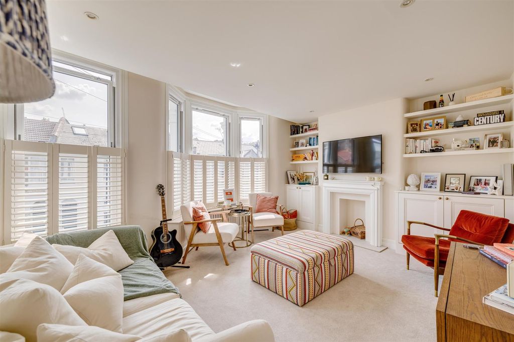 Property photo 2 of 17 Querrin Street 28-3.Jpg
