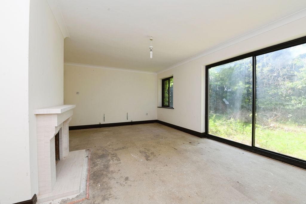 Property photo 3 of 16 Photo