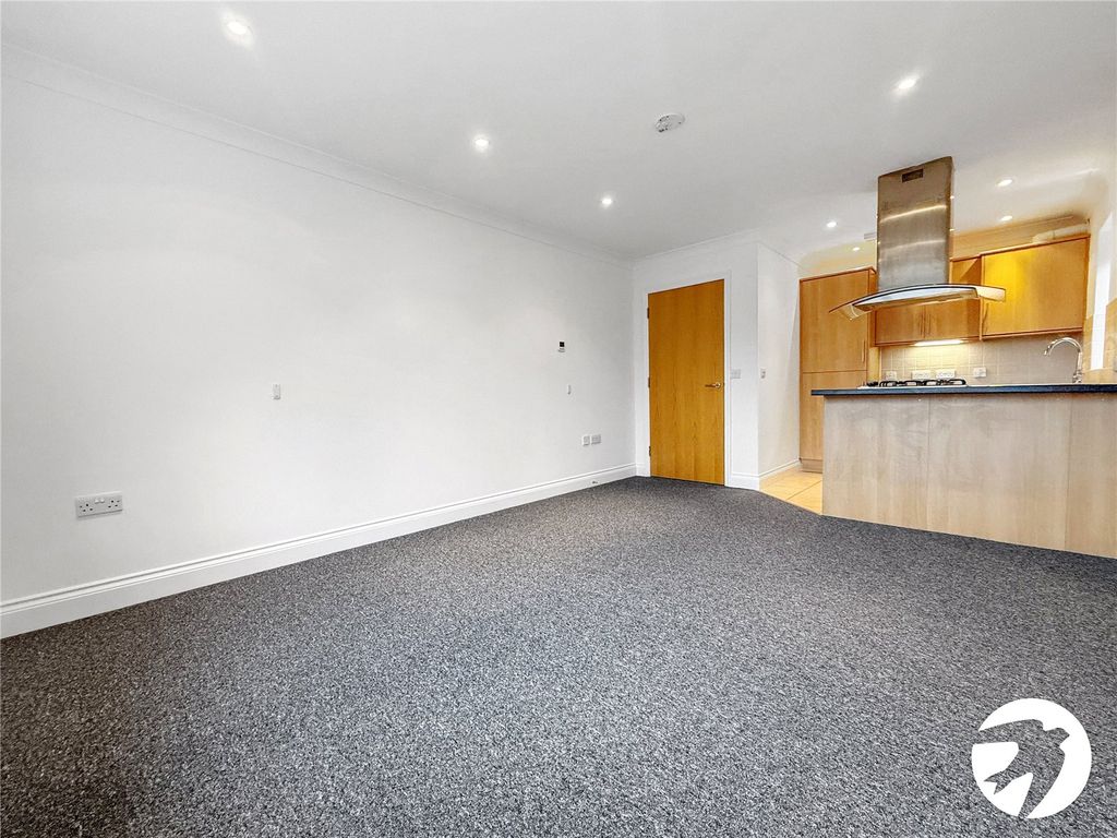 Property photo 3 of 9 Lounge