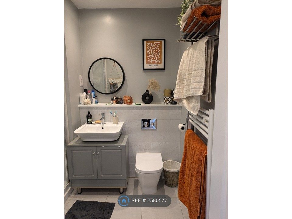 Property photo 3 of 8 Bathroom