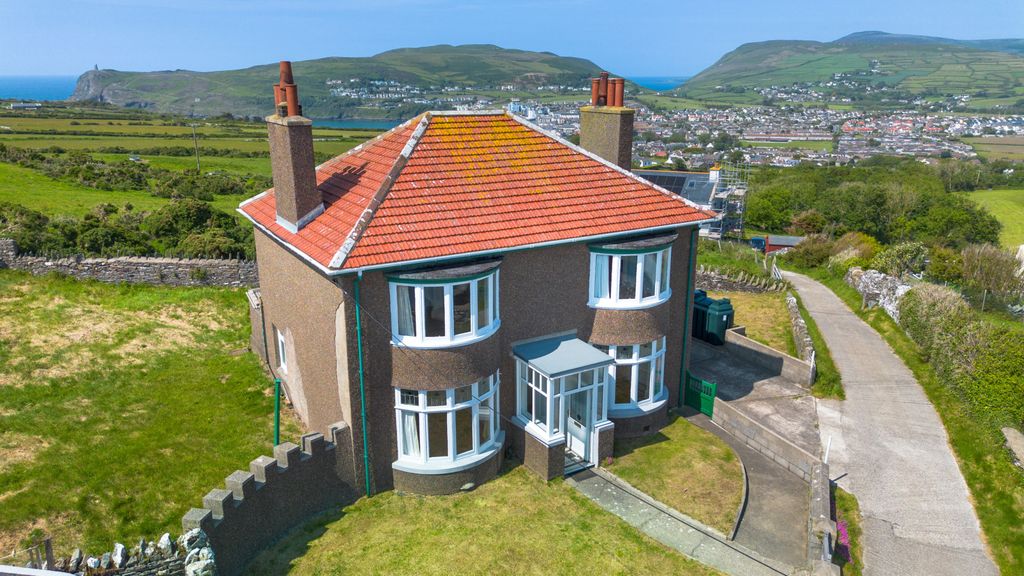 Property photo 1 of 32