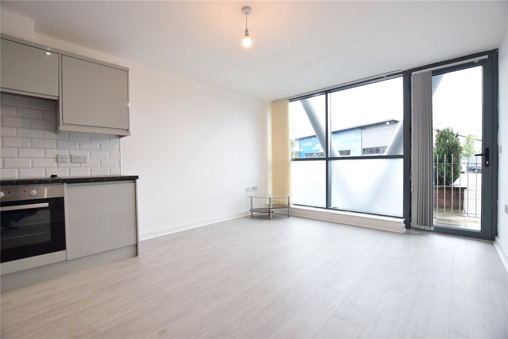 Property photo 3 of 5 Picture No. 06