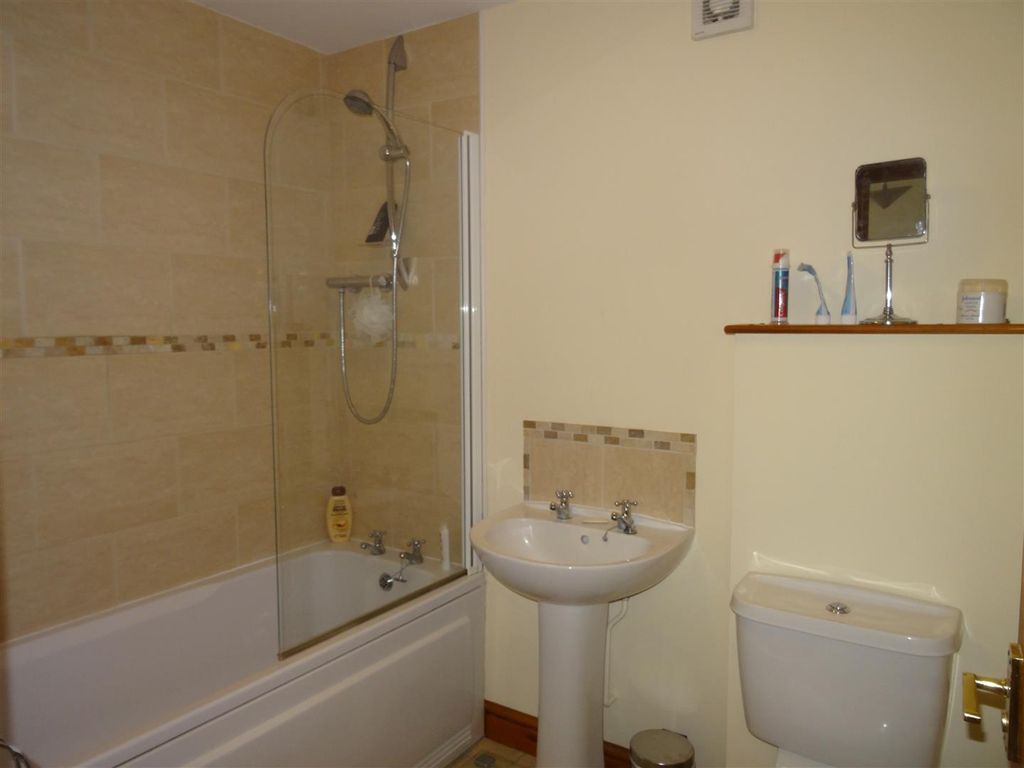 Property photo 3 of 7 Bathroom