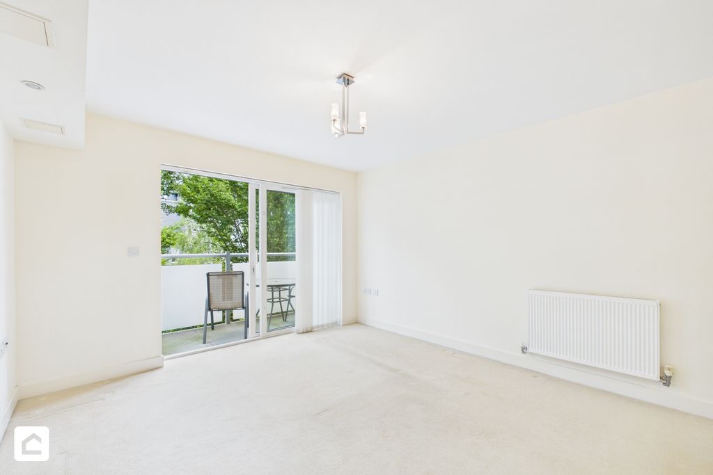 Property photo 3 of 17 Cam04257G0-Pr0207-Still002