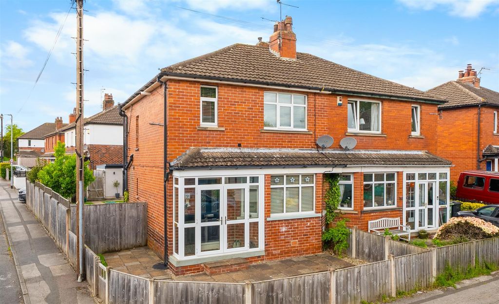 Property photo 1 of 23 Oatlands Drive