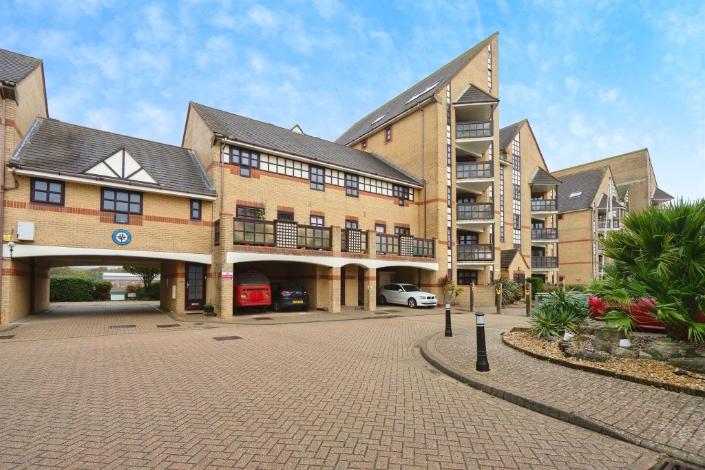 Property photo 2 of 17