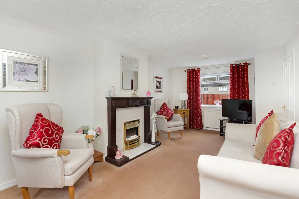 Property photo 2 of 13 Lounge/Dining