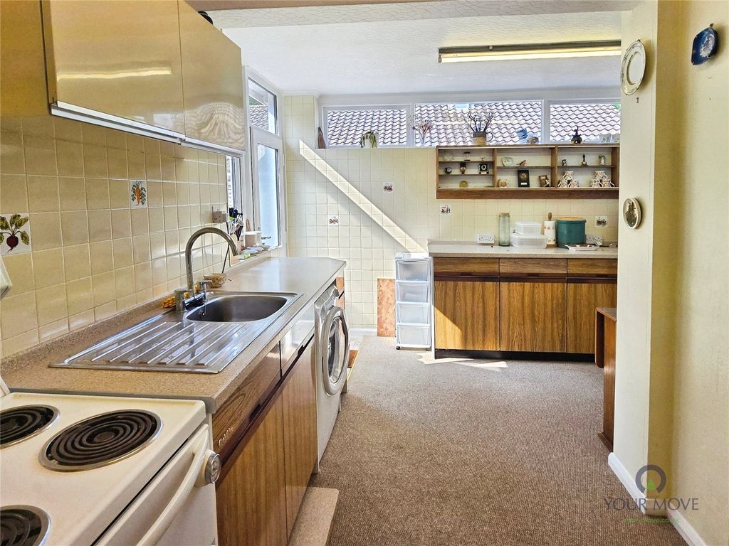 Property photo 3 of 13 Kitchen