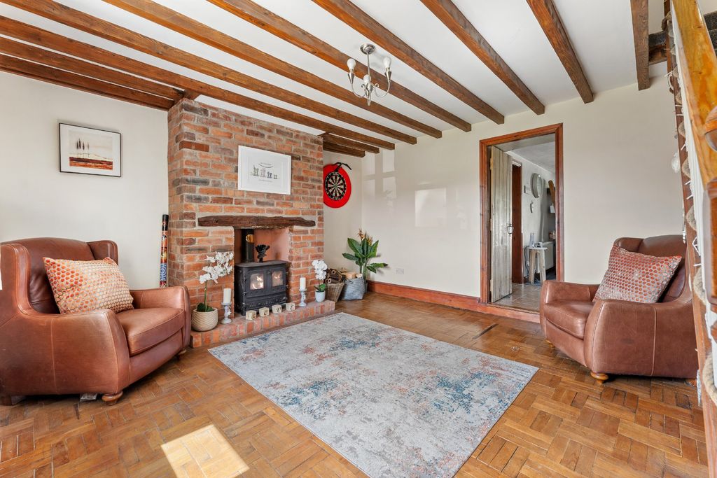 Property photo 3 of 31 Snug