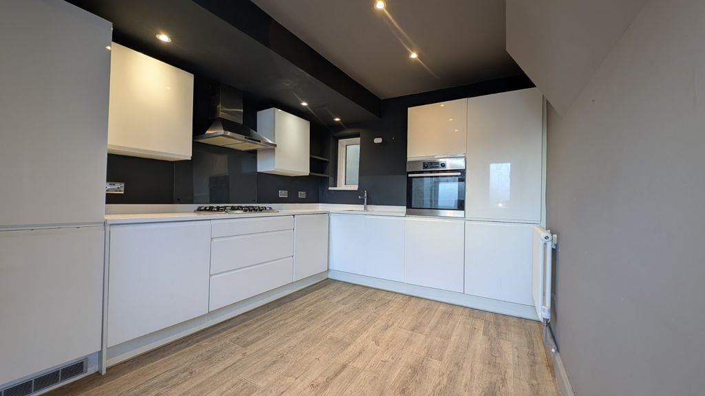 Property photo 3 of 7 Picture 3