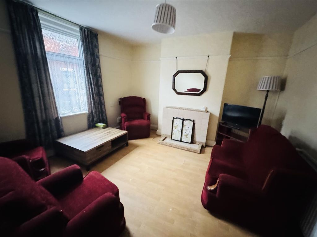 Property photo 2 of 9 Lounge