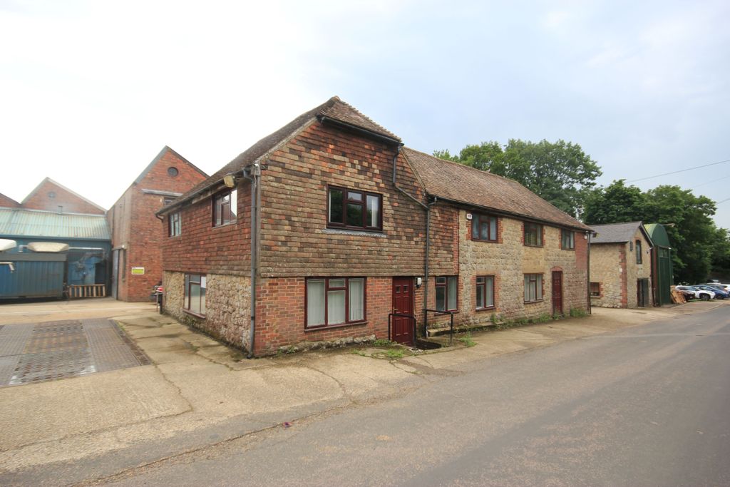 Property photo 3 of 9