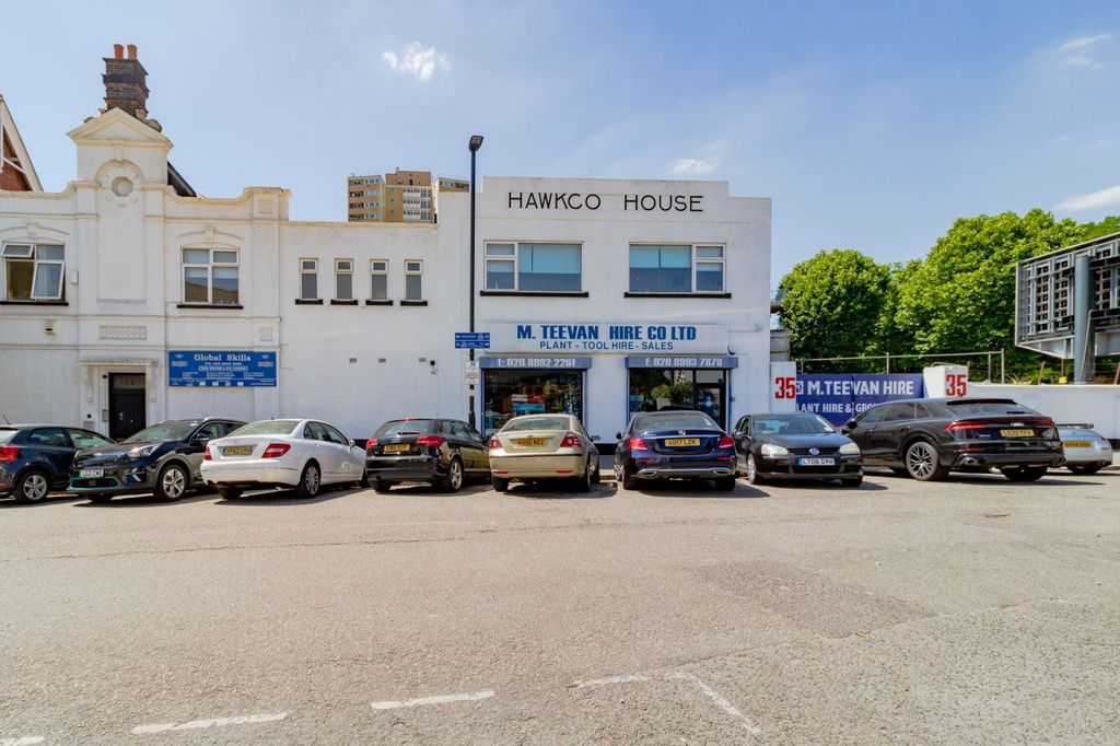 Property photo 2 of 16