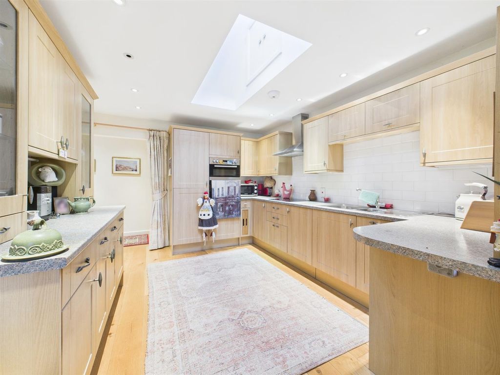 Property photo 3 of 12 Cam05080G0-Pr0249-Still010.Jpg