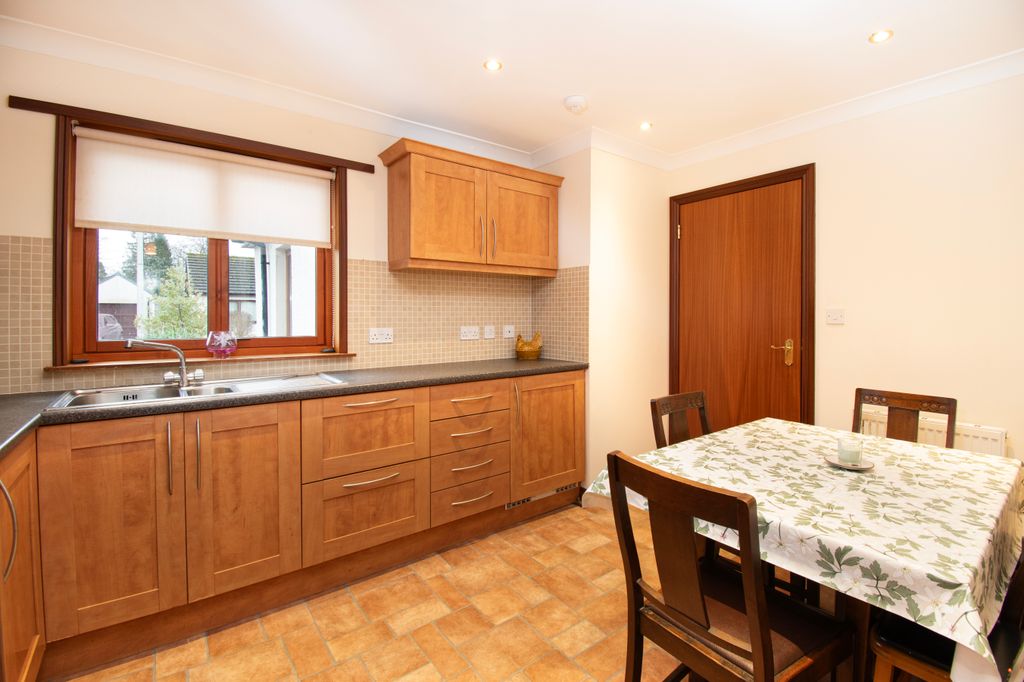 Property photo 3 of 27 Dining Kitchen