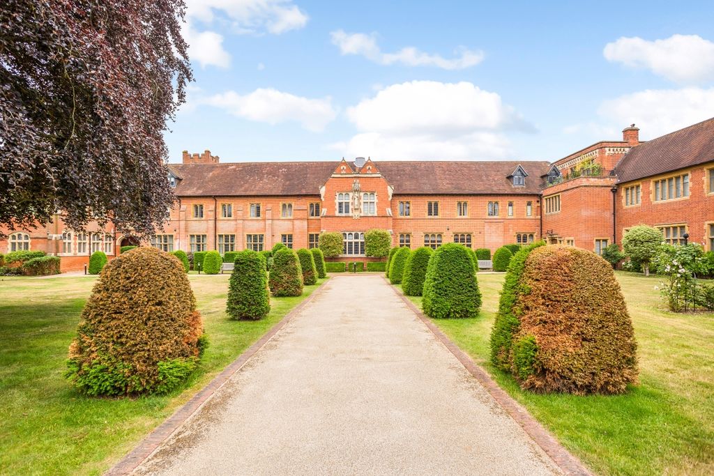Property photo 1 of 20 14 Abbey Gardens ...