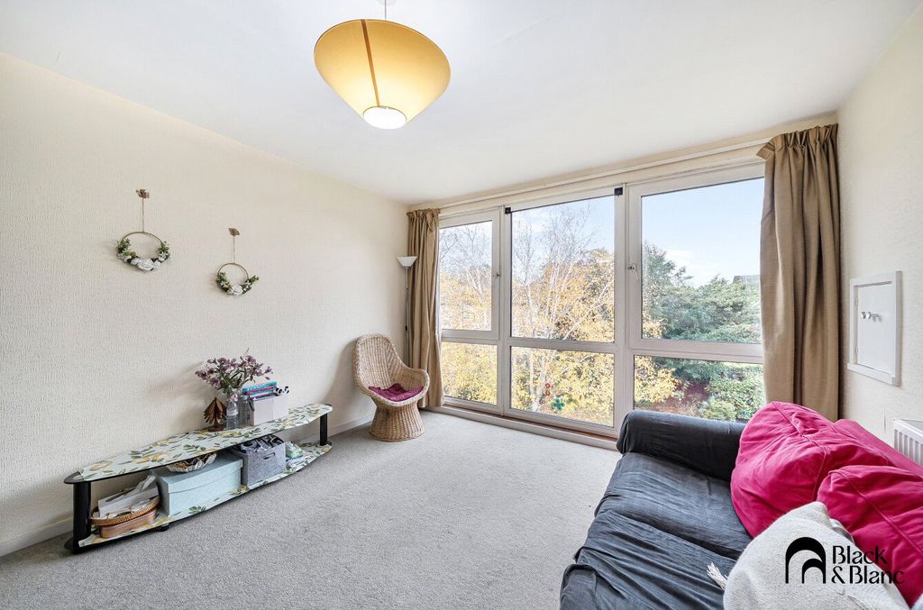 Property photo 3 of 11 Living Room