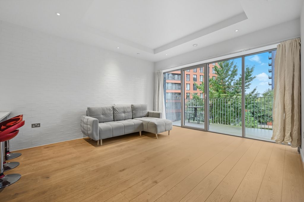 Property photo 2 of 17 Photo 4