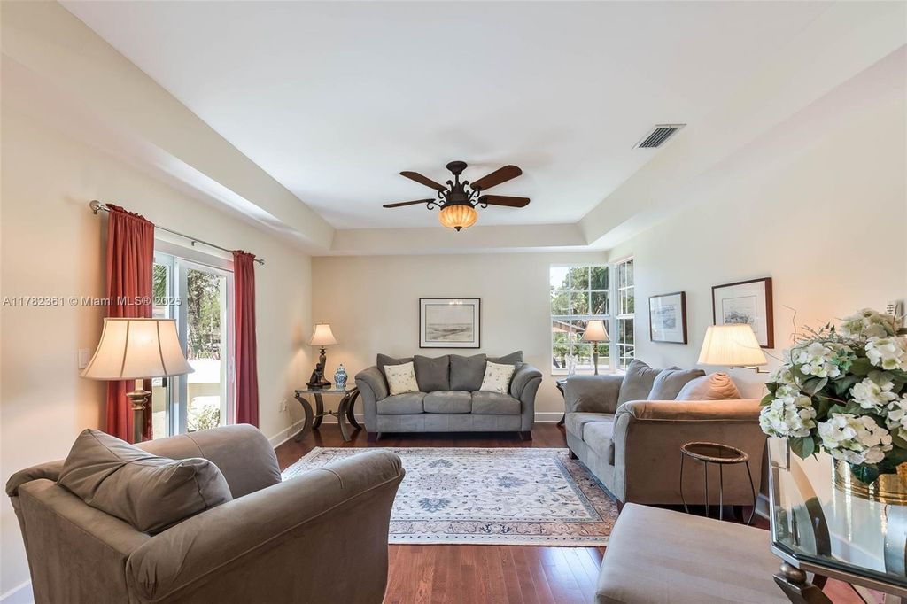Property photo 3 of 34 <Alttext/>